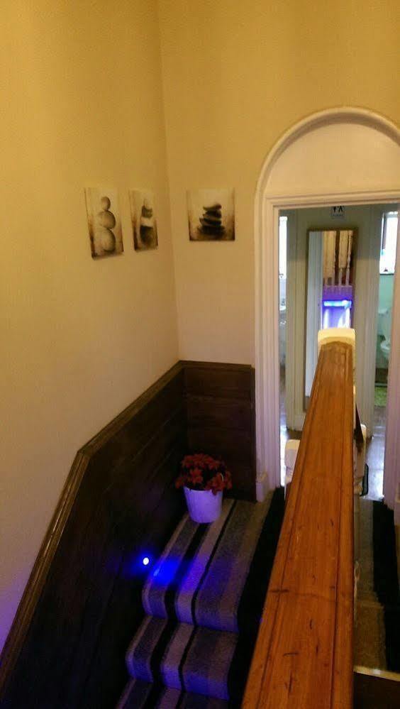 The Crystal Lodge Hotel Croydon Buitenkant foto